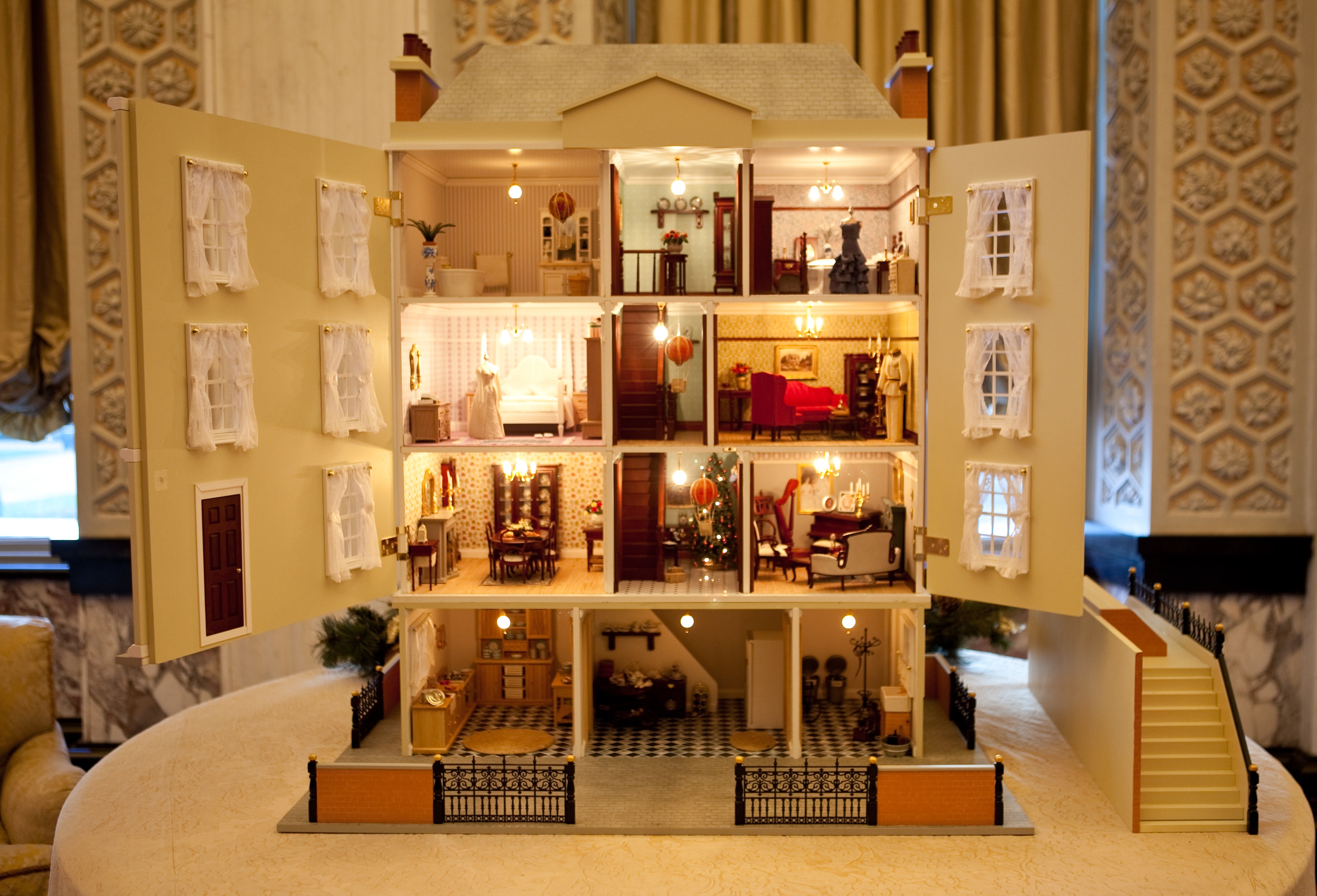 Blog A touch of Blenheim Palace magic comes to The Dolls House