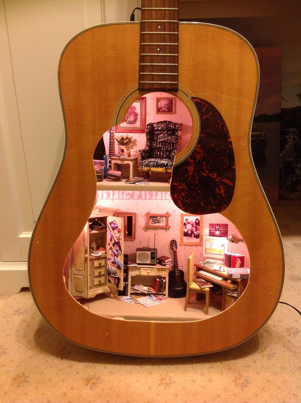 http://www.dollshouse.com/sector/171/2013-2014-collector's-handbook